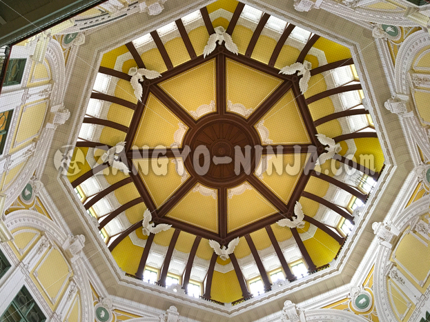 Foto – Disegni del soffitto nell'edificio della stazione di Tokyo - Zangyo-Ninja Foto – Disegni del soffitto nell'edificio della stazione di Tokyo - Zangyo-Ninja