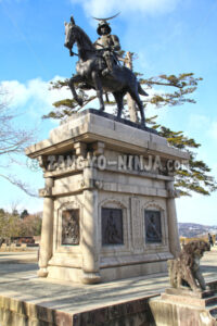 The Statue of Date Masamune in Sendai – Foto - Zangyo-Ninja