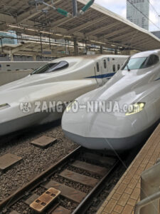 Two Tokaido Shinkansen trains – Foto - Zangyo-Ninja