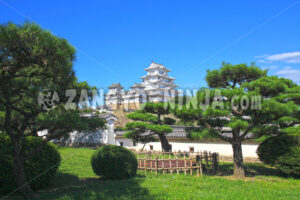 White Heron Castle (Himeji Castle) and the Blue Sky – Foto - Zangyo-Ninja