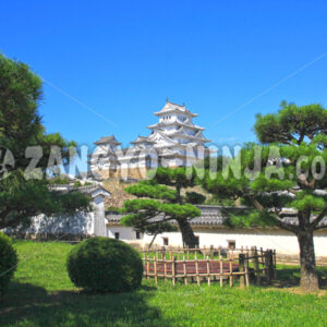 White Heron Castle (Himeji Castle) and the Blue Sky – Foto - Zangyo-Ninja