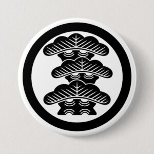 Right-aligned 3 tierded pine trees with circle as family crests Button