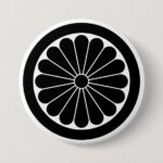 16 petals Chrysanthemum with round as family crests Button