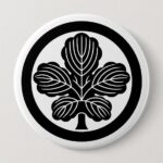 Kaji leaf with round as Japanese family crest button