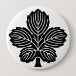 Oni Kaji leaf as Japanese family crest button