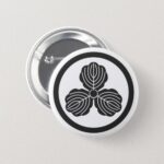 a circle inside 3 oak leaves for family crests pinback Button