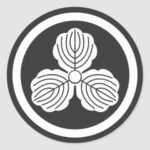 3 oak leaves inside a circle for Kamon sticker