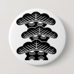 Right-aligned three tierded pine trees as Japanese family crests button